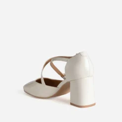 Babies beige vernie brides croisées