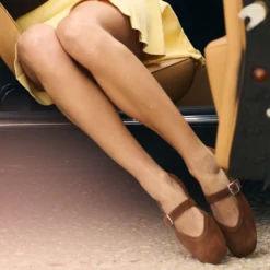 Babies camel cuir velours bout carré