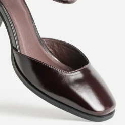Babies marron cuir à talon