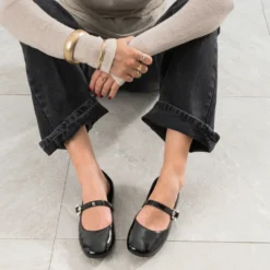 Babies noire vernie boucle strass