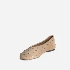 Ballerine beige cuir velours décor clous