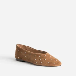 Ballerine camel cuir velours décor clous