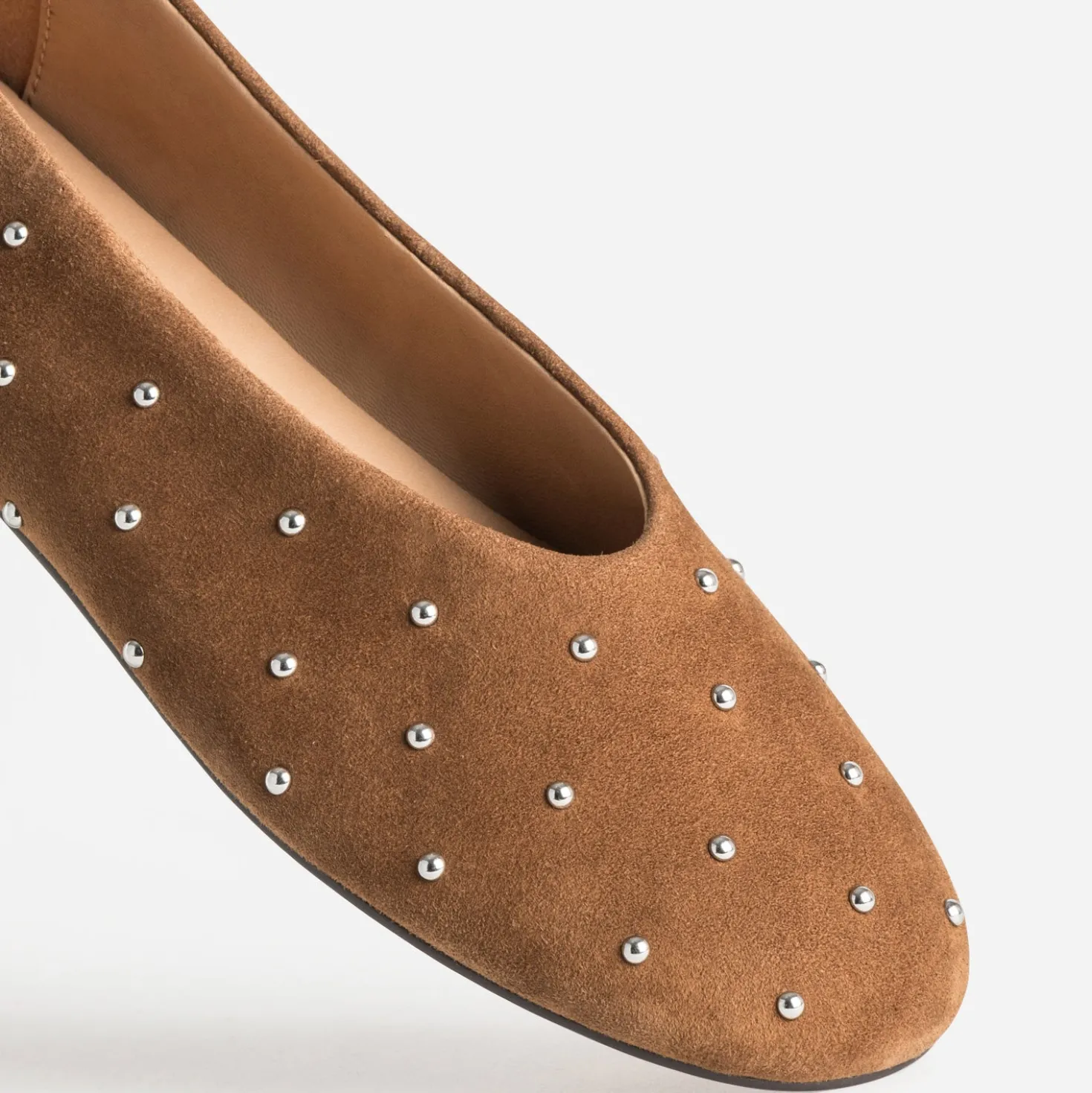 Ballerine camel cuir velours décor clous
