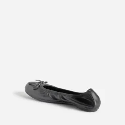 Ballerine éco-conçue BUGGY noire en cuir