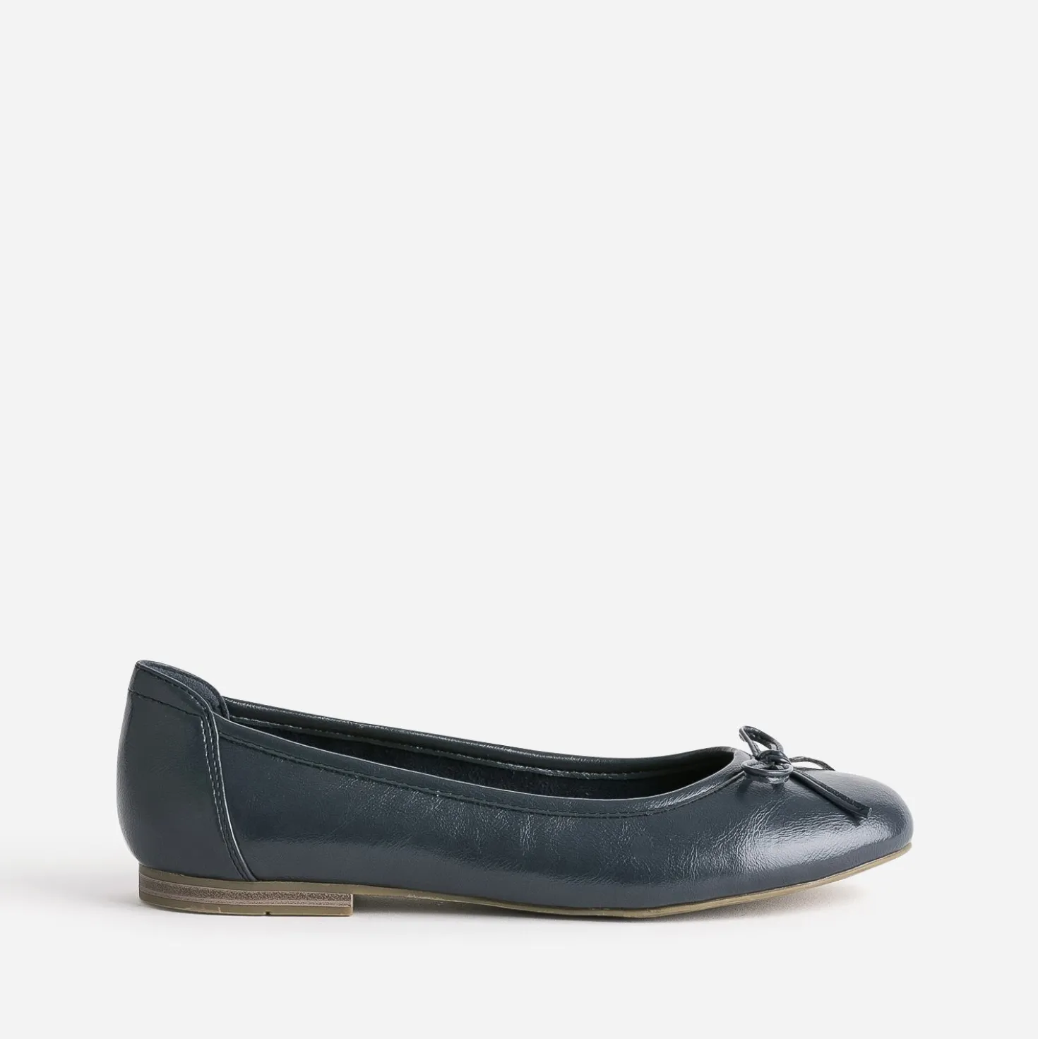 Ballerine marine avec nœud