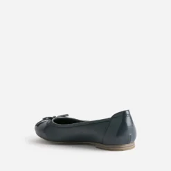 Ballerine marine avec nœud