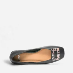 Ballerine noire avec décor écailles