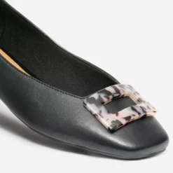 Ballerine noire avec décor écailles