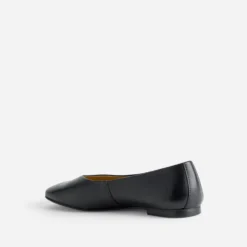 Ballerine noire cuir décolleté couvrant
