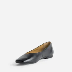 Ballerine noire cuir décolleté couvrant