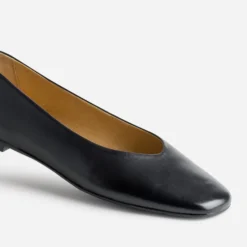 Ballerine noire cuir décolleté couvrant