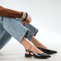 Ballerine slingback noire vernie