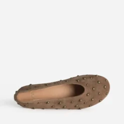 Ballerine taupe cuir velours décor clous