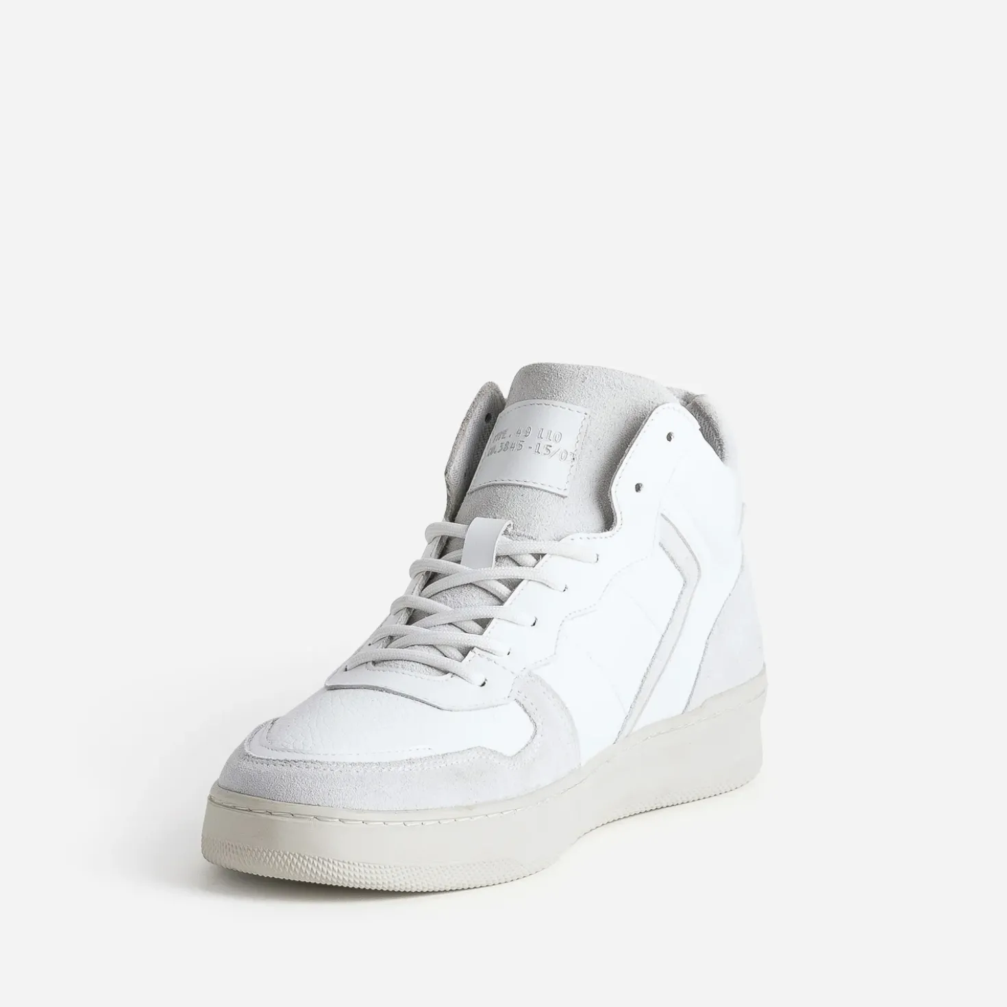 Basket montante blanche et grise en cuir