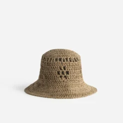 Bob beige foncé tressé