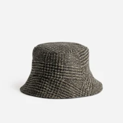 Bob réversible noir et motif carreaux