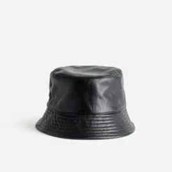 Bob réversible noir et motif carreaux