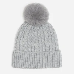 Bonnet gris tricot à torsades et pompon