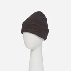 Bonnet noir en maille côtelée à revers