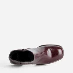 Boots bordeaux à talon lamellé