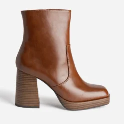 Boots camel à plateforme et talon flare