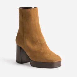 Boots camel à talon en cuir