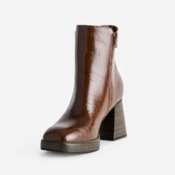 Boots camel à talon lamellé