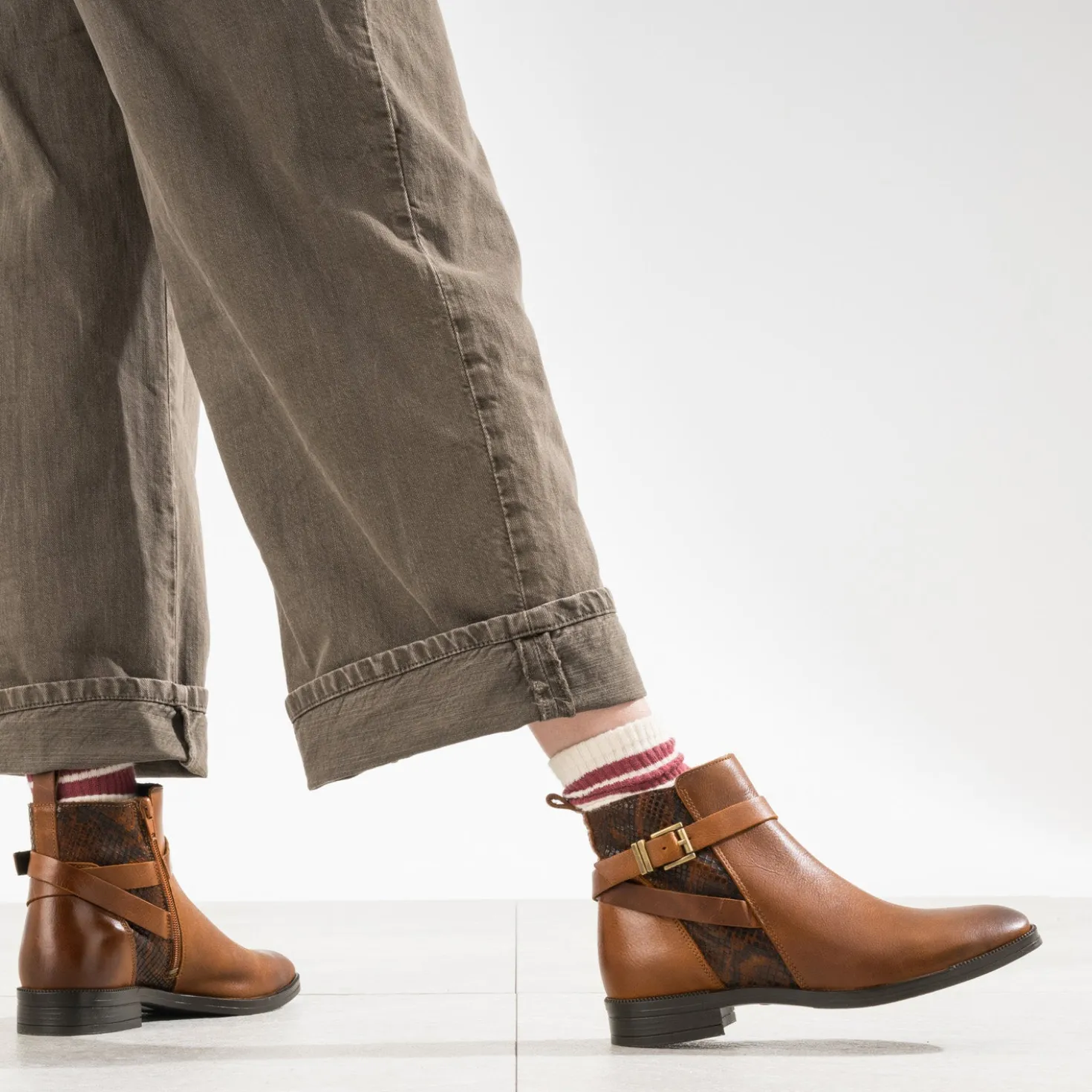 Boots cognac cuir détails effet python