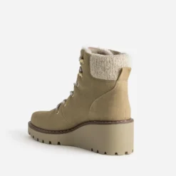 Boots compensés beige esprit montagne