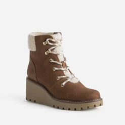 Boots compensés marron esprit montagne