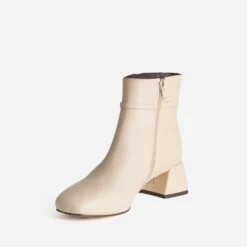 Boots écru cuir fine bride