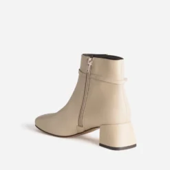 Boots écru cuir fine bride