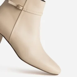 Boots écru cuir fine bride