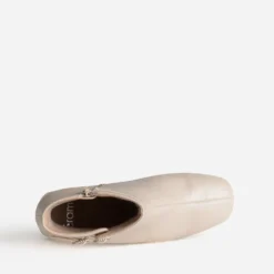 Boots écru trois brides boucles strass