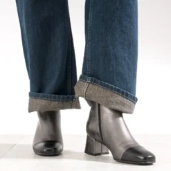 Boots gris métallisé cuir bout noir
