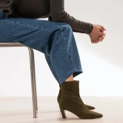 Boots kaki cuir velours talon incurvé