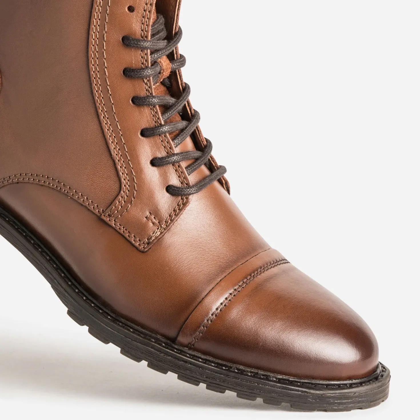 Boots lacet cognac cuir bout droit