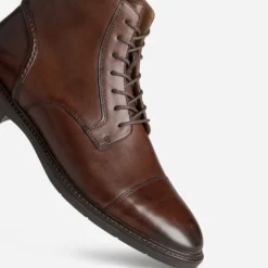 Boots à lacet marron cuir bout droit