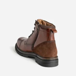 Boots à lacet marron cuir décor bride