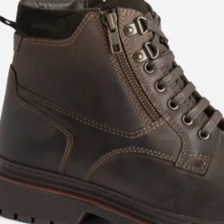 Boots à lacet marron en cuir à semelle cranté