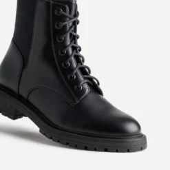Boots lacet noir