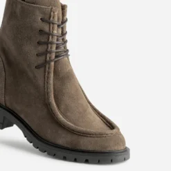 Boots à lacet taupe cuir velours semelle crantée