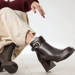 Boots marron cuir boucle métal forme serpent