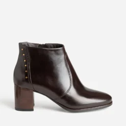 Boots marron cuir décor clous