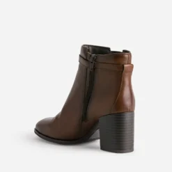 Boots marron en cuir à talon