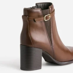 Boots marron en cuir à talon