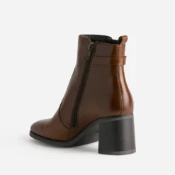 Boots marron en cuir à talon