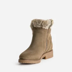 Boots marron en cuir velours fourré