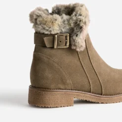 Boots marron en cuir velours fourré