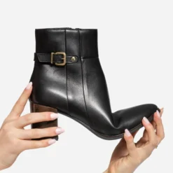 Boots noir éco-conçu en cuir avec bride